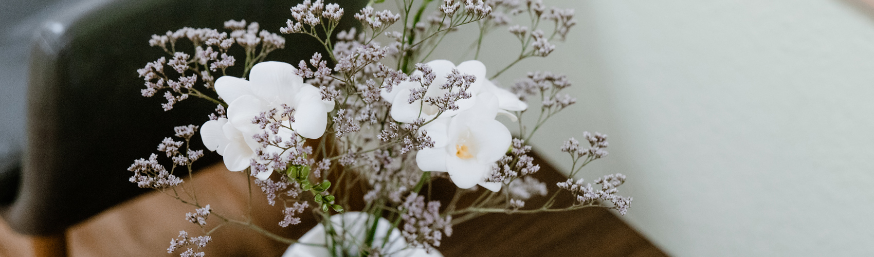 Blumenschmuck in unseren Therapieräumen